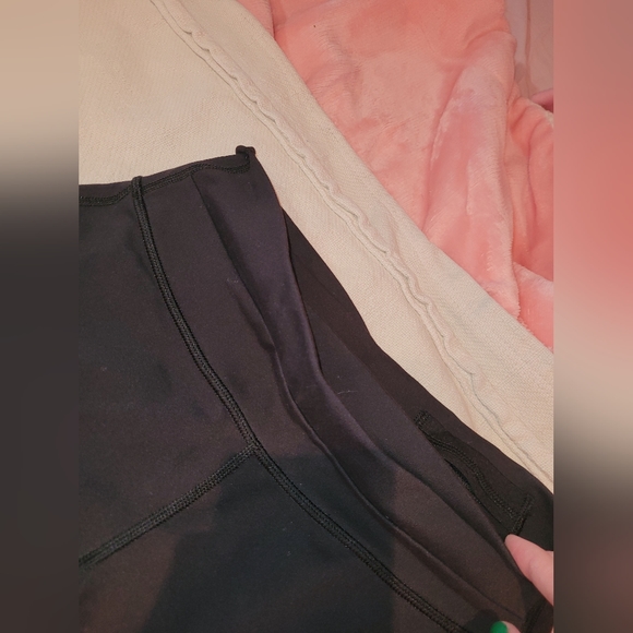 Black baggy Lululemon yoga pants - Picture 4 of 7